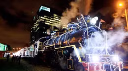 Lung linh đoàn tàu Giáng sinh ở Colombia