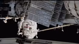 Các nhà du hành vũ trụ Nga đi bộ ngoài không gian