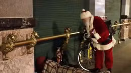  Ông già Noel của người vô gia cư ở Mexico