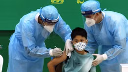 Campuchia triển khai tiêm vaccine COVID-19 cho trẻ từ 6 tuổi