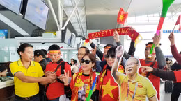 Clip người hâm mộ nhuộm đỏ sân bay Nội Bài, lên đường cổ vũ đội tuyển U22