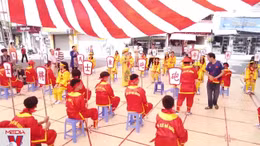 Độc đáo thi đấu trình diễn cờ người tại phố đi bộ Hồ Gươm