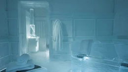 Trải nghiệm ‘độc lạ’ tại khách sạn làm từ băng tuyết