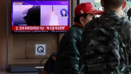 Khoảnh khắc người dân Hàn Quốc nghe còi báo động không kích lần đầu sau 6 năm