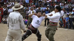 Lễ hội đánh nhau để ‘xóa bỏ hận thù’, chào đón năm mới của người Peru