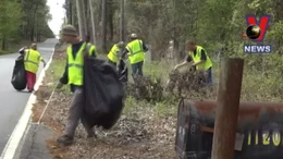 Mỹ thuê người vô gia cư dọn rác