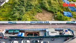 Hà Nội: 9 ‘lô cốt’ bỏ hoang trên đường Vũ Trọng Khánh gây ảnh hưởng giao thông