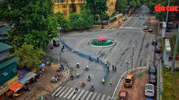 Ngày đầu phân luồng giao thông thi công ga ngầm S12 dự án Metro Nhổn-ga Hà Nội