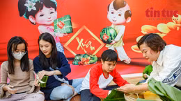 Tái hiện phiên chợ Tết cổ truyền tại tuyến phố ẩm thực ven hồ Trúc Bạch, Hà Nội