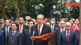 Đoàn đại biểu các dân tộc thiểu số dâng hương Đền thờ các Vua Hùng