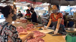 Đi tìm nguyên nhân giá thịt lợn vẫn cao vút