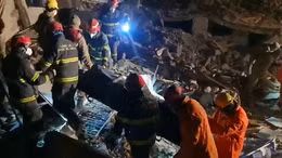 Khoảnh khắc Công an Việt Nam đưa các thi thể ra khỏi đống đổ nát ở Thổ Nhĩ Kỳ