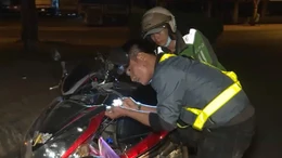 Đội SOS vá xe miễn phí ở Hóc Môn