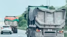 Khởi tố tài xế xe ben chèn ép ôtô con trên cao tốc