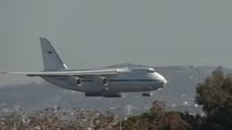 Máy bay và xe tải quân sự Nga dồn dập chở thiết bị rời Syria