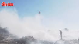 Máy bay ném bom nước ngăn đám cháy lớn ở thủ đô Hy Lạp khiến nhiều người phải sơ tán