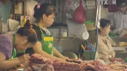 Giá lợn giảm, người tiêu dùng vẫn phải mua giá cao, ai hưởng lợi?