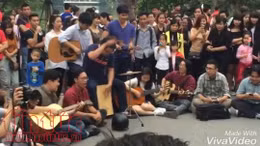 Đẹp như ngày cuối tuần ở phố đi bộ Hà Nội