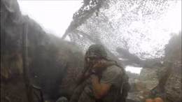 Lính Mỹ suýt trúng bom do máy bay đồng đội thả