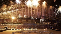 Gấu Sochi 'rơi lệ' trong lễ bế mạc