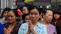 Đồng bào xúc động theo dõi lễ viếng Đại tướng