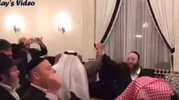 Dự tiệc ở Bahrain, người Do Thái và người Hồi giáo nắm tay nhảy múa