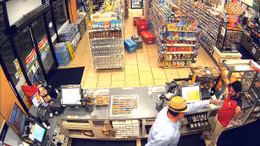 Dùng tay giả súng cướp cửa hàng tiện lợi 7-Eleven