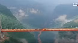 Bạn có dám vượt qua cây cầu cao nhất thế giới?