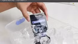 Hành hạ điện thoại xịn trong nước đá, bia và coca