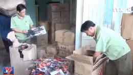 Quảng Nam bắt xe container chở đầy đồ chơi bạo lực