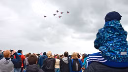Mãn nhãn với màn nhào lộn trên không của ‘Đại bàng vàng’ Nga