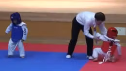 Trận Taekwondo đáng yêu nhất trong lịch sử