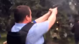 Cảnh phần tử cánh hữu bắn người trong nhà cháy ở Odessa