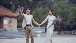 Nhạc sĩ Nguyễn Vĩnh Tiến khoe vợ hotgirl trong clip 'Cảm ơn em'