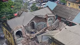 Video vụ sập nhà cổ 107 Trần Hưng Đạo