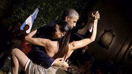Ông Obama nhảy Tango điệu nghệ cùng vũ công xinh đẹp