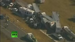 Video: Xe ô tô chất đống sau tai nạn trên đường cao tốc