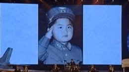 Triều Tiên công khai ảnh thơ ấu của ông Kim Jong-un