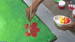 Vẽ tranh trên nắp cống có thực sự làm sạch thành phố?