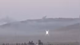 Cận cảnh quân đội Syria giao tranh kịch liệt với IS trên sa mạc