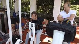 Hai nhà lãnh đạo Nga rủ nhau tập thể hình