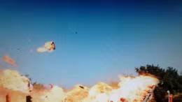 Chiến đấu cơ Anh lao xuống cao tốc nổ tung, 11 người thiệt mạng