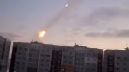Tên lửa lao lên đỏ trời Donetsk