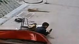 Xe cán ngang người, bé 6 tuổi sống sót thần kỳ