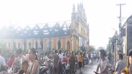 Nhà thờ trăm năm tuổi tại Nam Định bị thiêu rụi trong đêm