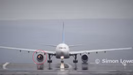 Động cơ máy bay nổ ngay trên đường băng