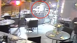 Cô gái may mắn sống sót trước họng súng tên khủng bố ở Paris