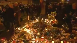 Dân Pháp giẫm đạp tháo chạy vì tiếng súng nổ