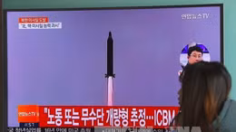 Cận cảnh Bình Nhưỡng phóng tên lửa đất đối đất Pukguksong-2 