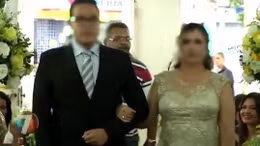 Sát thủ đi sau cô dâu, chú rể vào lễ đường, ngang nhiên rút súng bắn khách mời